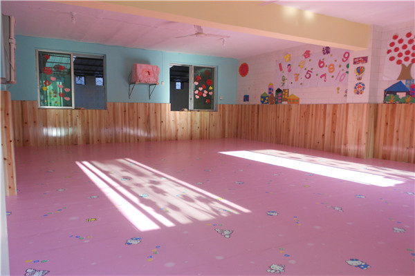 幼儿园地板出现进水和发霉情况怎么处理